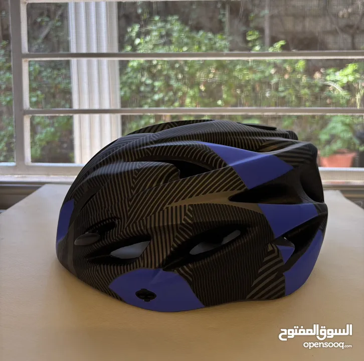 خوذات خفيفة للدراجات و التزلج Light helmets for bicycling and roller skating