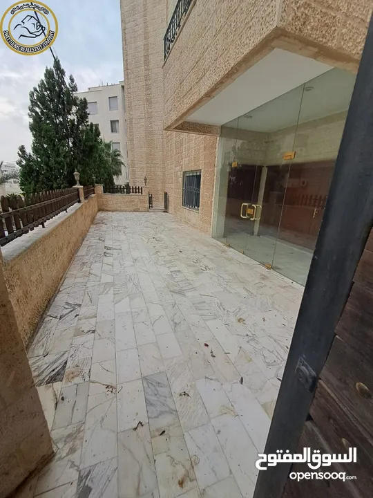 شقة أرضية مميزة للبيع في دير غبار  - قرب جونيا 300م مع حديقة وترسات 350م بسعر مغري