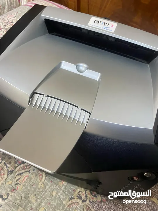 طابعة lexmark الاصلية اسراءيلة مش ملونة يوجد معها شاحن شغالة حبرها رخيص بالاسواق ممتازة للمکاتب