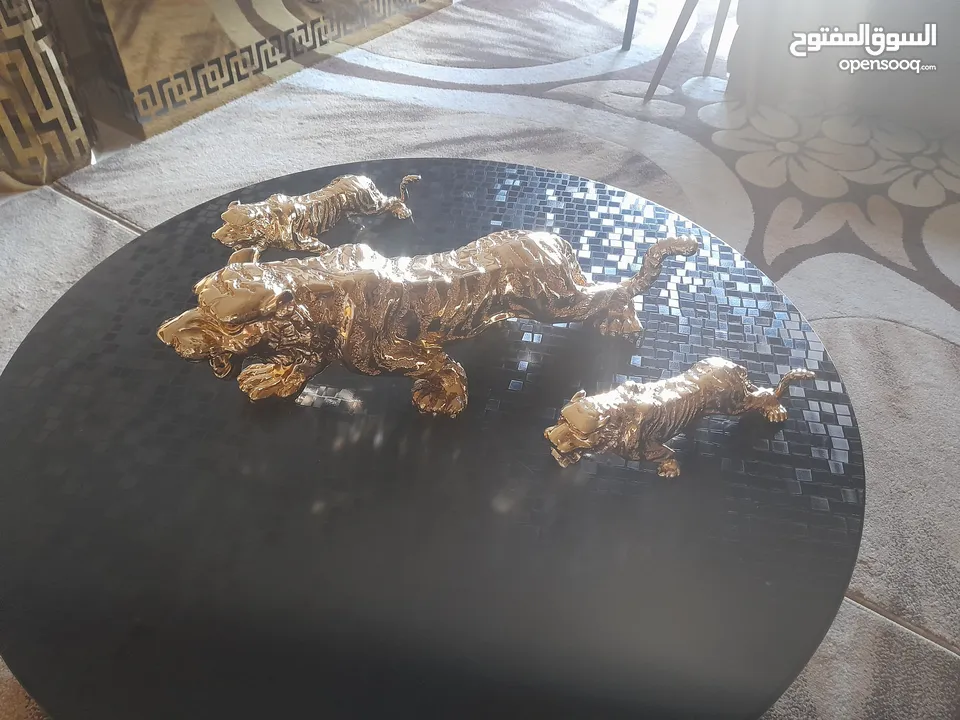 تحف وانتيكات ونحاسيات بسعر مغري من المالك