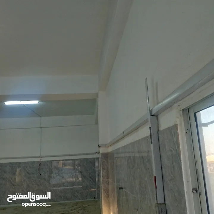 مخازن صناعات خفيفة عدد2 بالإضافة إلى  غرف خدمات عدد2