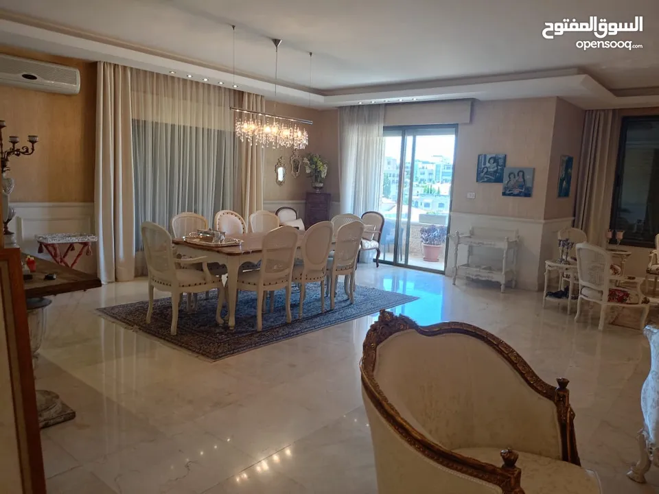 شقة فاخرة في - عبدون - مساحة 350 م باربع غرف نوم و اطلالة مميزة (6750)