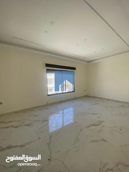 شقة فاخرة للبيع في تلاع العلي  - خلف السلطان طابق ثالث 170م مع روف دوبلكس 173م لم تسكن