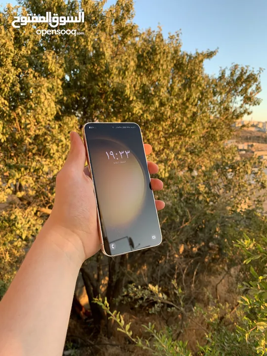 سامسونج جالاكسي اس 23 عادي 128 جيجا الرام 8 جيجا جهاز شبه كرتونة يعني لزقته لسا عليه جهاز ولا ارتب