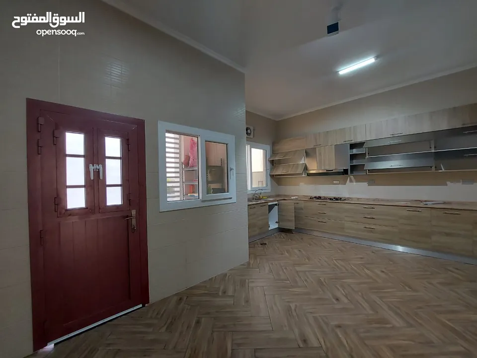 3 BR Luxury Penthouse Apartment in Al Hail North for Rent