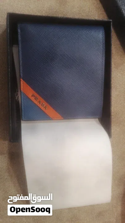 محفظة برادا أصلية زرقاء (جديدة لم تستعمل)