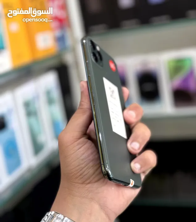 عرض خااص : iPhone 11 pro max 64gb هاتف نظيفة جدا بدون أي شموخ أو مشاكل و مع ضمان و ملحقات بأقل سعر