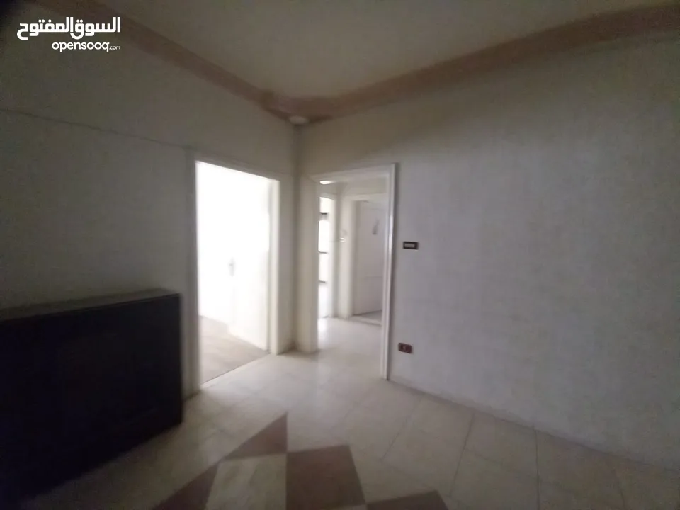 فيلا فارغة للإيجار اعلان رقم (V32)