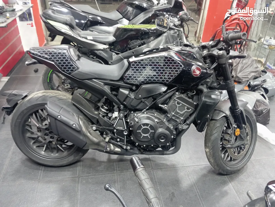 هوندا CB1000R موديل 2023