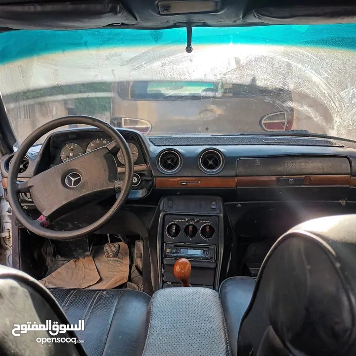 سيارة مرسيدس 200 للبيع بحالة جيدة