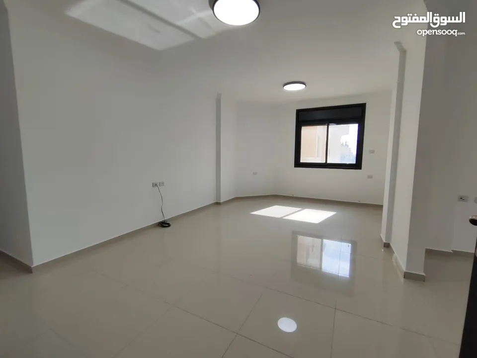 شقة غير مفروشة للإيجار – عين مصباح قرب سوبر ماركت بغداد