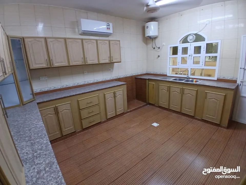 Ghubrah south 4 bedrooms villa for rent بالغبره الجنوبيه فيلا 4 غرف للايجار