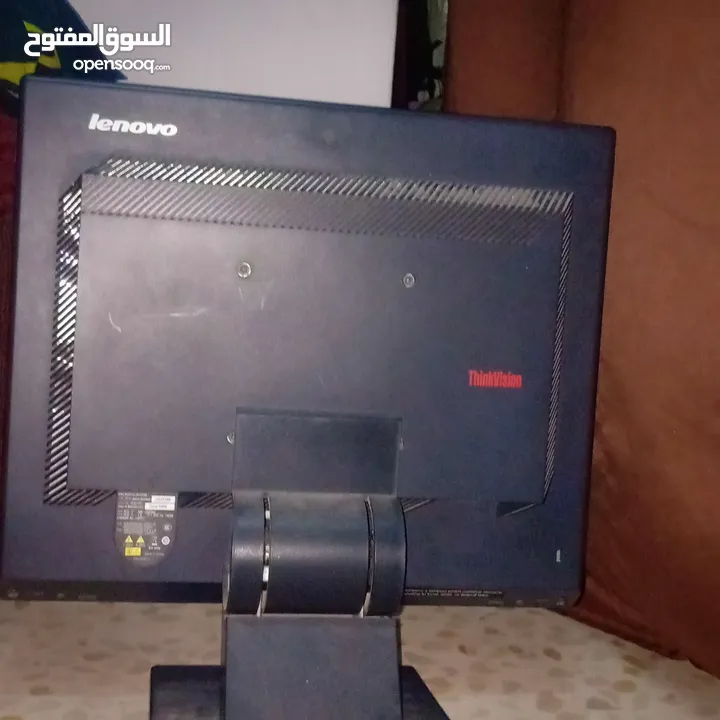 شاشه   Lenovo thinkvisio لا تاخذ مساحه كبيره من المكتب