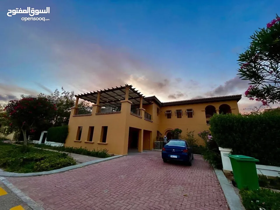 استاند الوان صف اول على الجولف والبحيرة في مراسي اريزو