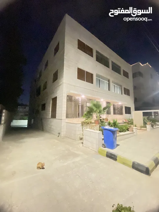 عمارة سكنية مجددة بالكامل  للبيع
