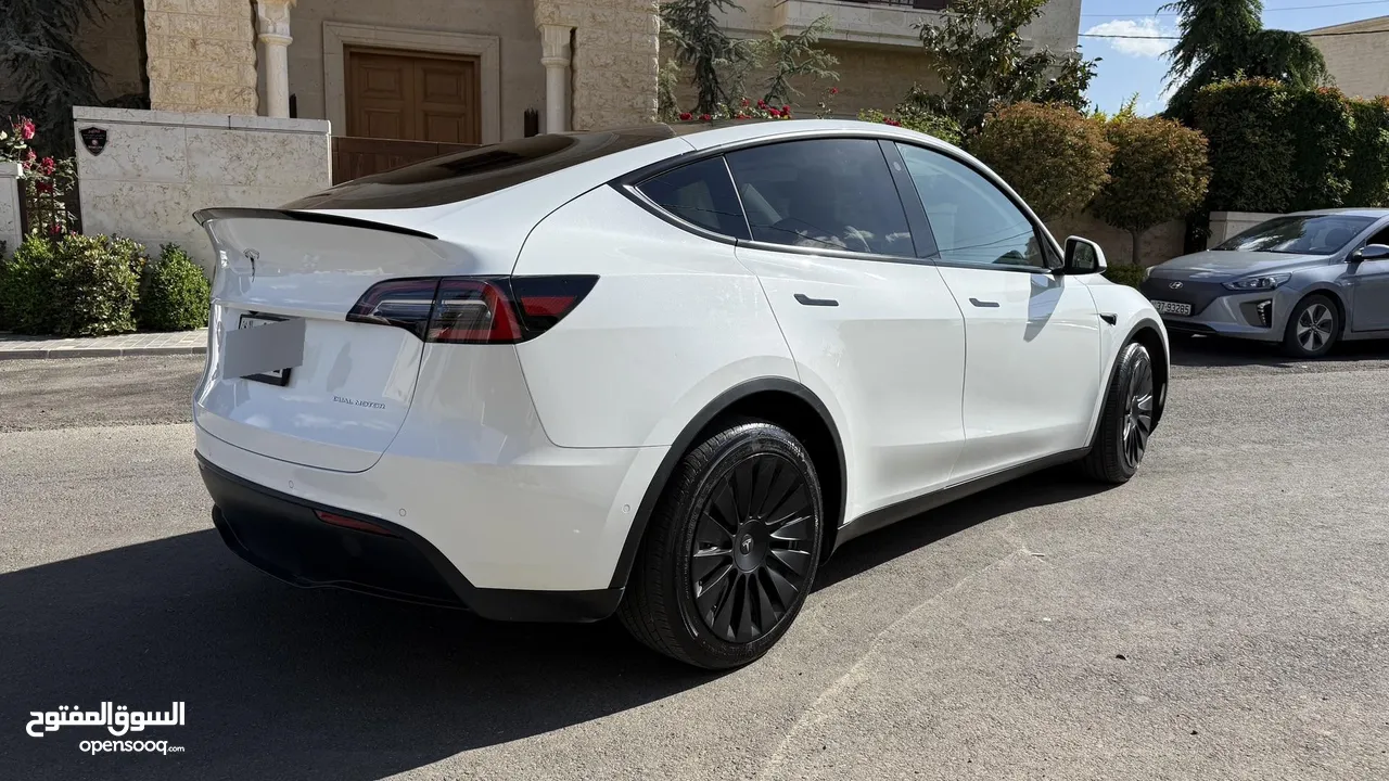 Tesla model Y dual motor