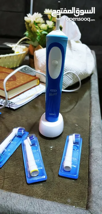 Oral-B toothbrush 3709 فرشاه اسنان