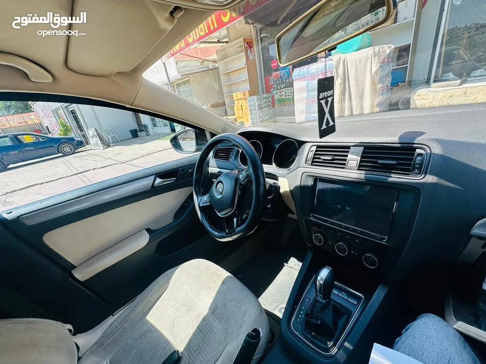 جتا 2015 فل إضافات مع فتحة سقف. السيارة موجودة برام الله. سعر حرق.