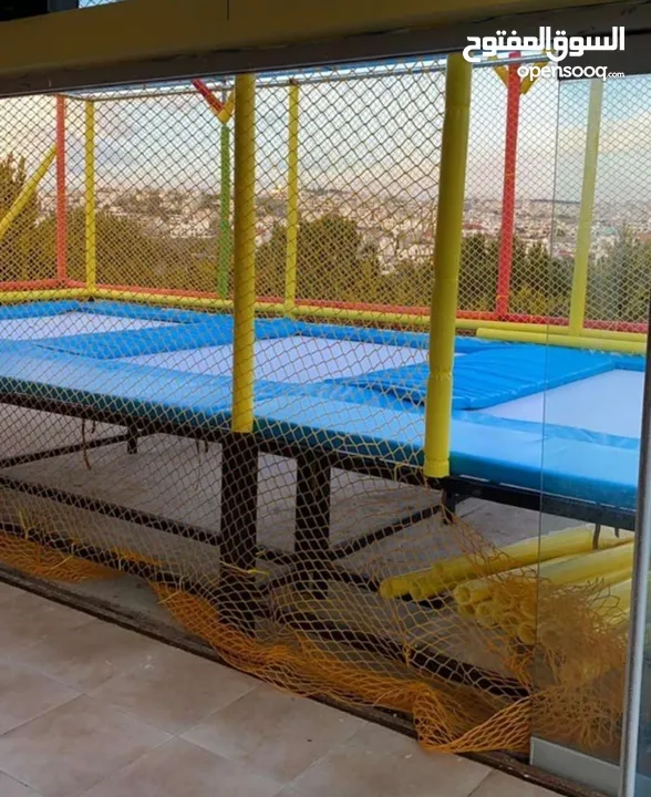 خدمة تفصيل ارضية ترامبولين  وتركيب بايب مواسير فوم سيفتي لعمدان الحديد لمناطق الالعاب و شبك بلاستيك