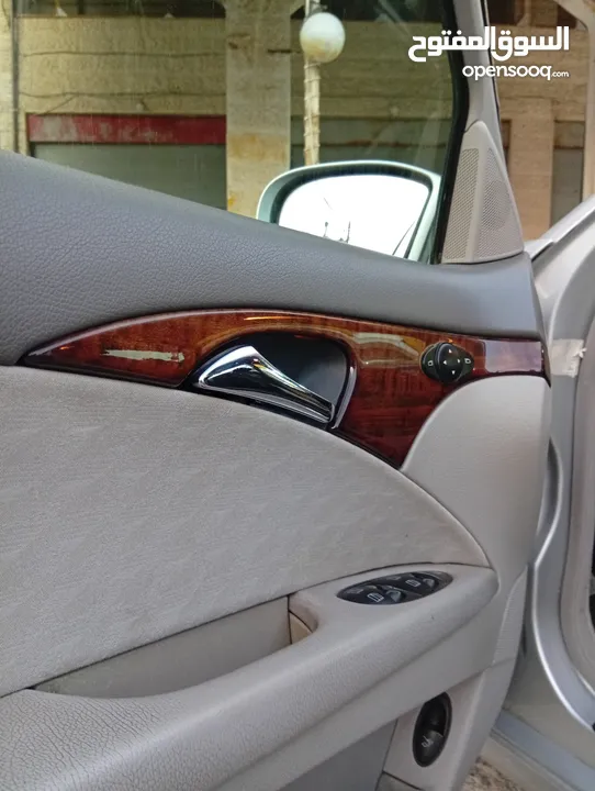 مرسيدس للبدل على احدث e200 كرت ابيض 2004