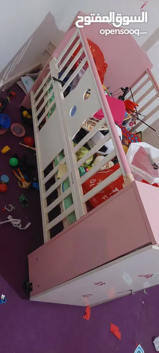 تخت اطفال مستعمل مع خزانه