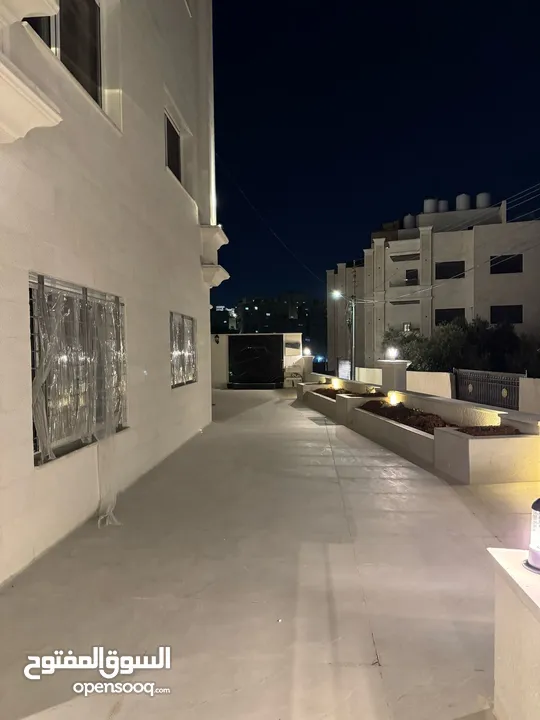 شقة طابق ارضي فاخرة في اجمل مواقع طبربور من المالك مباشرة