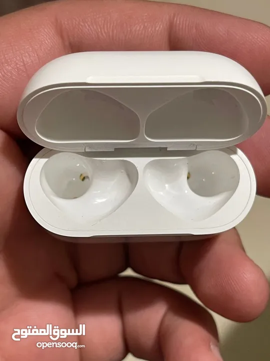 أختار الأصلي وريح راسك النسخة الأحدث والأقوى  بطارية تصل إلى 5ساعات من الأستخدام Apple AirPods 4 AN