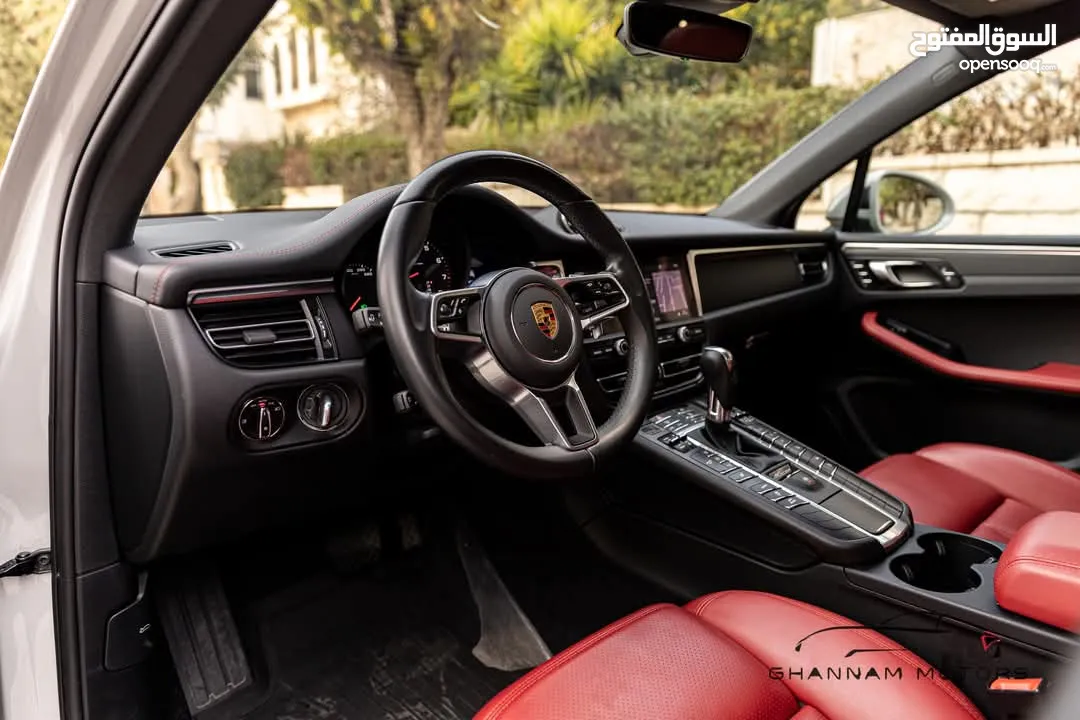 Porsche Mecan 2.0L Turbo وارد وكالة نقل