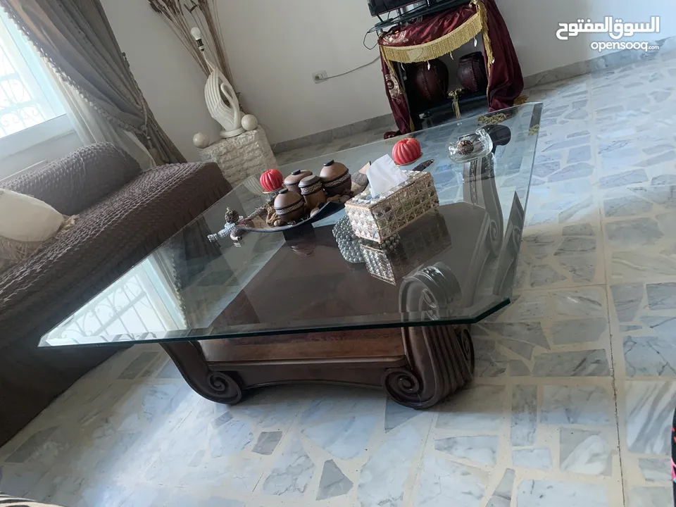طاوله وسطيه خشب بلوط للبيع بحاله جيده