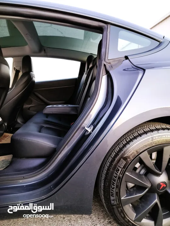 تيسلا 2023 MODEL 3 فحص كامل 4 جـيـد ممشى قليل 20 الف بحالة الوكالة لون فيراني مميز بسعر محرووق ولقطة