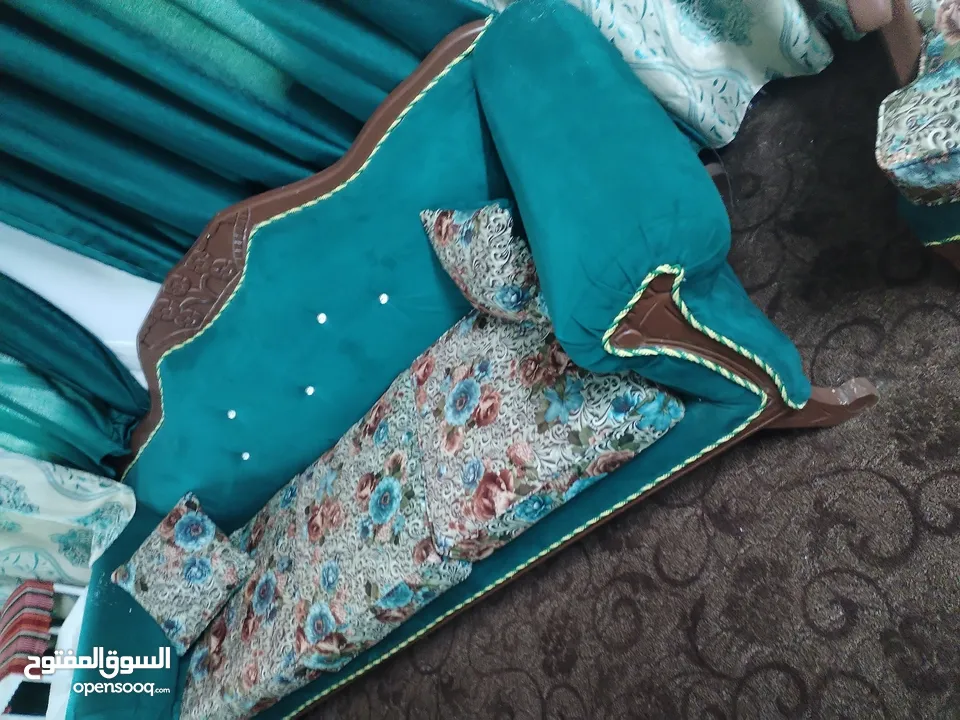 كنب غرفة ضيوف خشب زان استعمل عرسان مع البرادي والطاولات