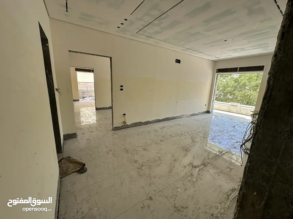 شقق جديده طريق المطار  ضاحيه الأمير علي  بالقرب بيت المقدس يوجد ثالث مع روف
