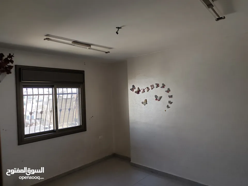 شقة 3 غرف نوم حمامين طابق ثاني تشطيب سوبر طابو جاهز للبيع