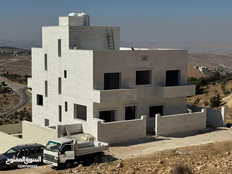 فيلا للبيع تحت الانشاء منطقة  ام رمانه