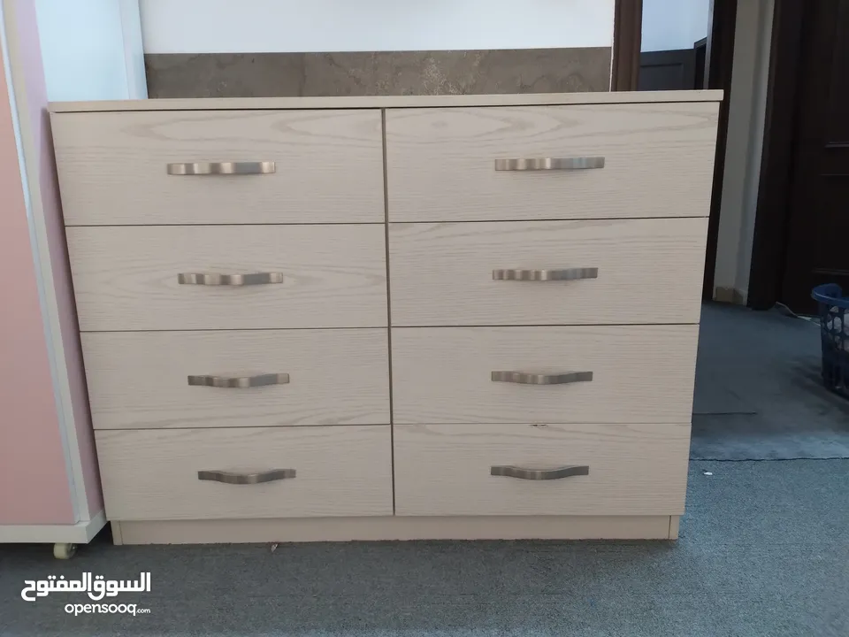 تسريحة لغرفة النوم أنيقة جدا
