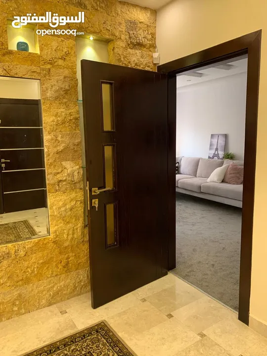 شقه مع روف من المالك مباشره بسعر مغري