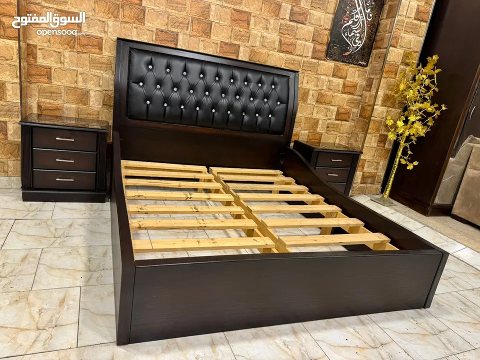 غرفه نوم ماستر تفصيل خشب لاتيه وقشره بلوط مستخدمه بحاله ممتازه
