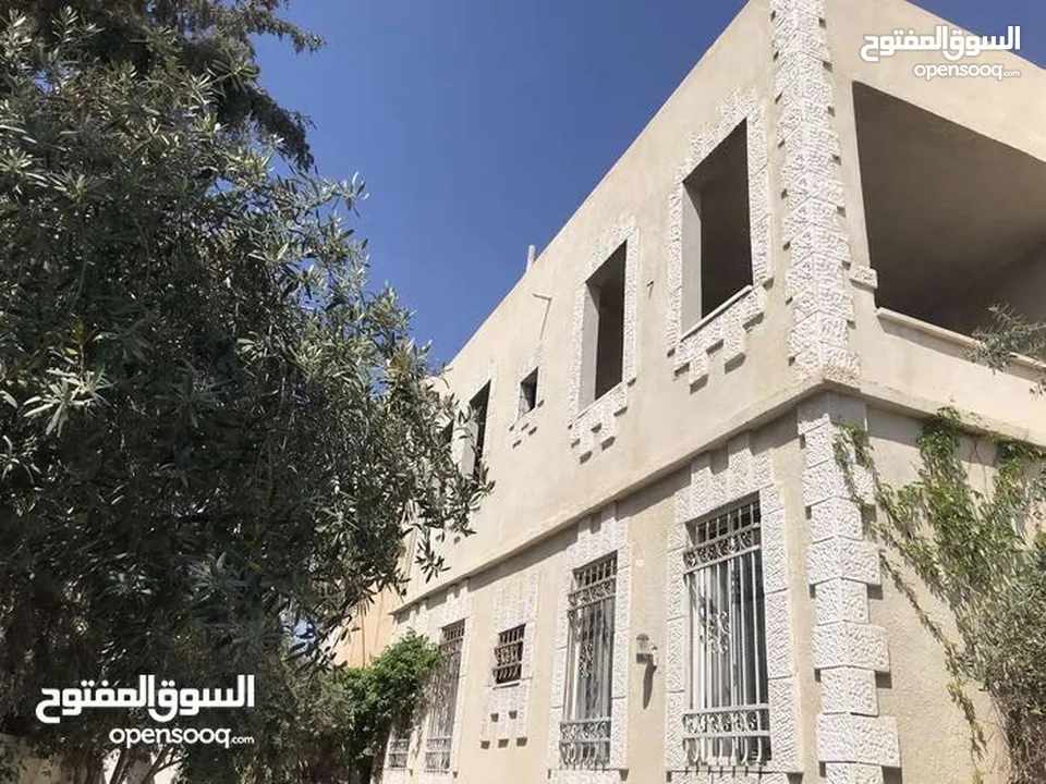 منزل مستقل للبيع في شارع الوينك مكون من اربع شقق بسعر مغري جدااا