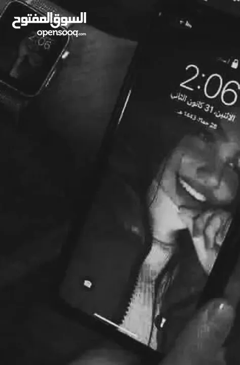 ايفون x عادي بحاله ممتازه جدا مكسور الباك كسر خفيف معه 3 كفرات وشاحن اصلي