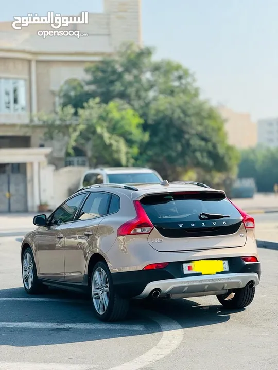 Volvo v40 ,2013 excellent condition