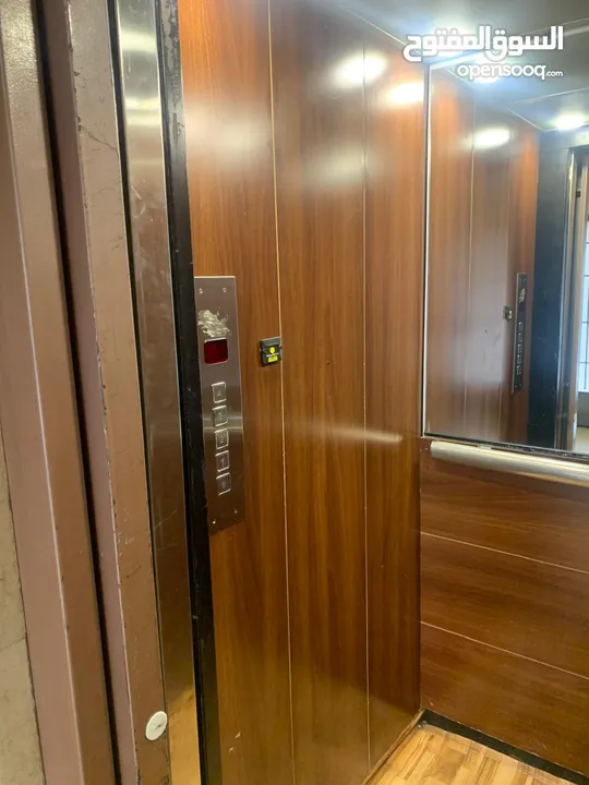 مصعد كهربائي