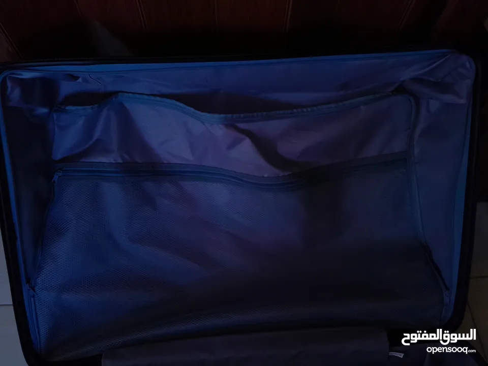 حقيبة سفر فخمة جديدة لون اسود حجم كبير