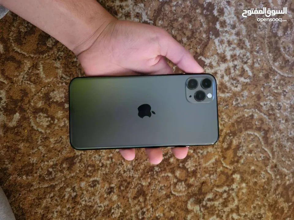 11 برو ماكس بحالة ممتازة