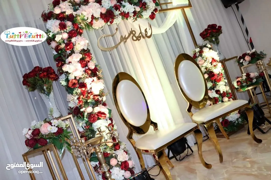 كوشة دائرية بتنسيق ورد مميز مع كامل اكسسوراتها