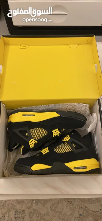 Jordan 4 Retro 2023 Thunder New in box Men’s (Size 9.5 US/43 EU) Black/White-Tour Yellow
