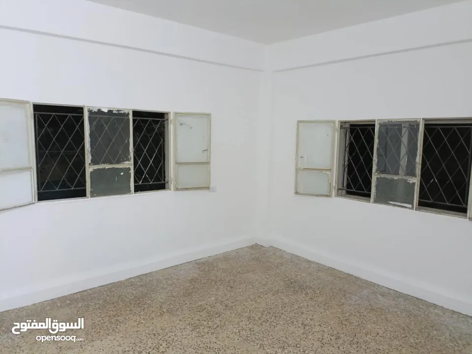 بيت . شقه  منزل  لايجار _الزرقاء _وادي الحجر _خلف مسجد اصحاب الرسول_________