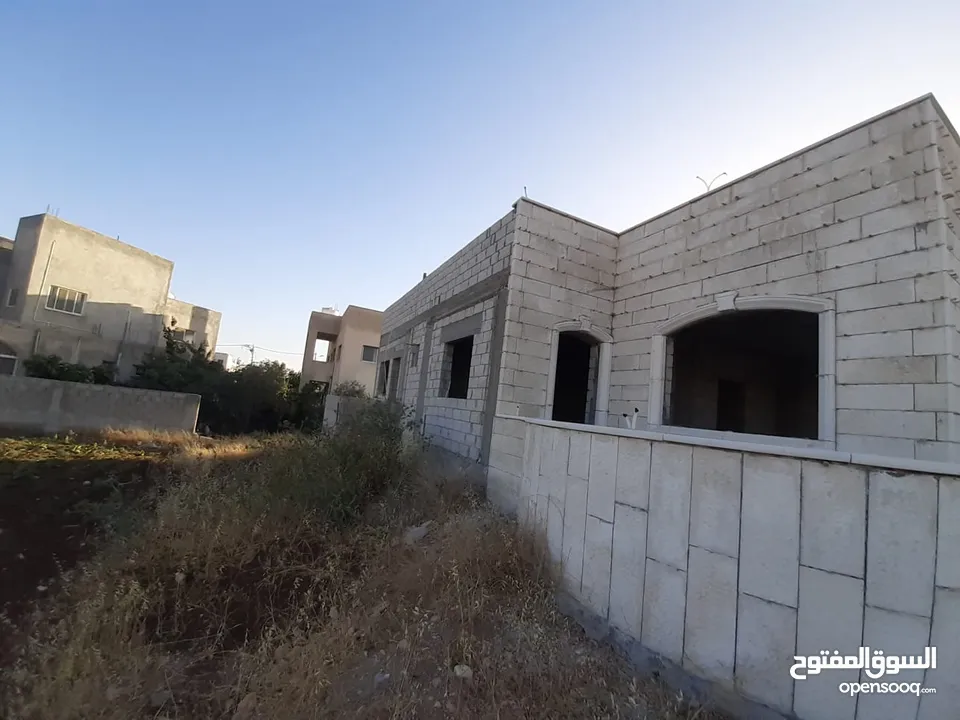 بيت مستقل عظم واجهة حجر مميز للبيع في بيت راس