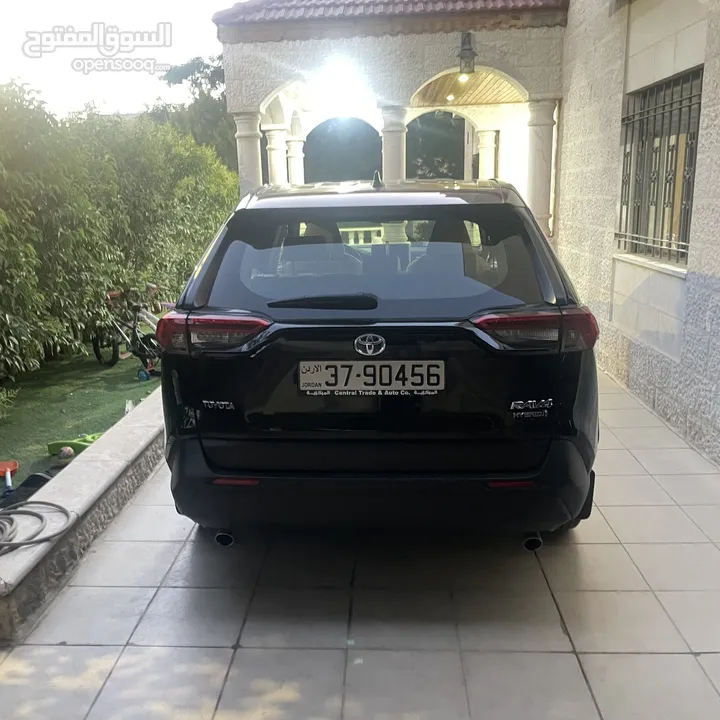 Toyota Rav4 model 2023  وارد الوكالة و ما زالت تحت الكفالة قطعت فقط 29 الف كيلو فحص كامل بلا حوادث
