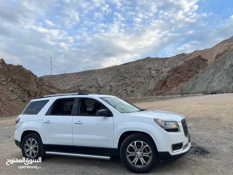 GMC Acadia - 2016 - Low Mileage - Spacious car