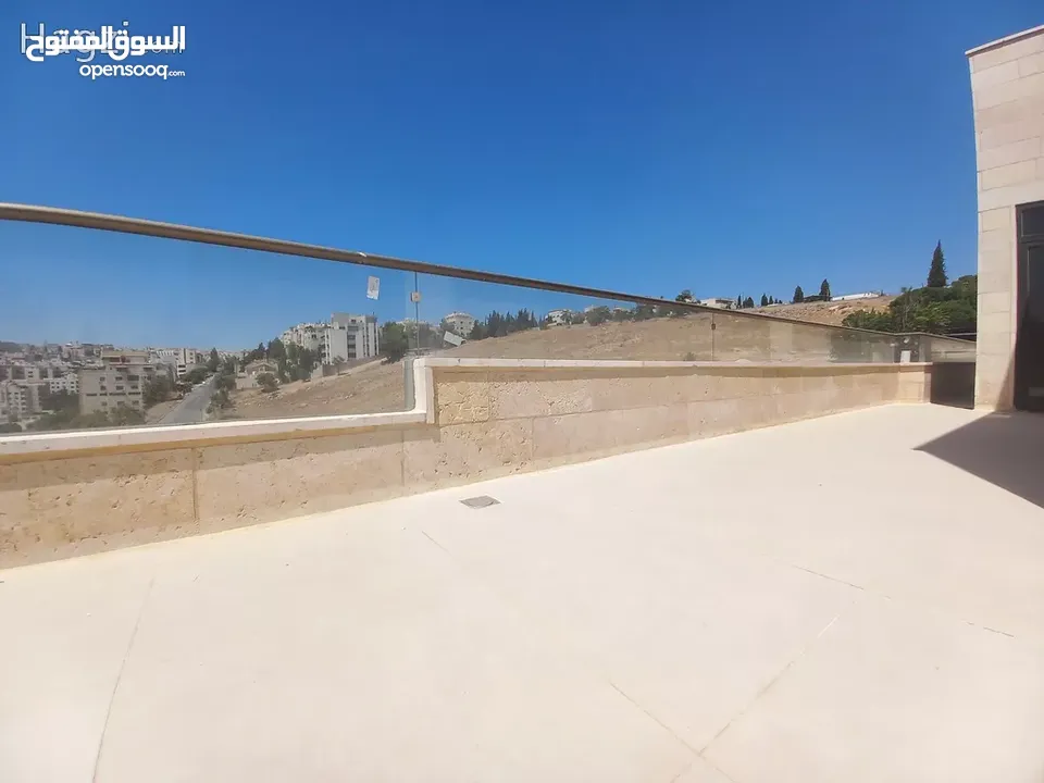 شقة مع روف غير مفروشة للايجار في عبدون  ( Property 34122 ) سنوي فقط